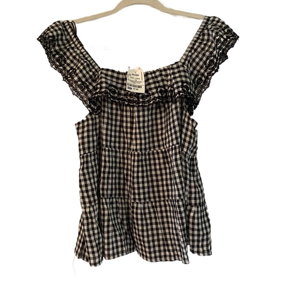 Old Navy Tops - Old Navy Black and White Puff Sleeve Ruffled Blouse